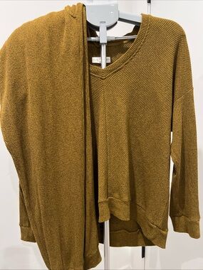 Lou & Grey for LOFT V-Neck Lounge set Pullover & Joggers Mustard Gold Women’s Lg